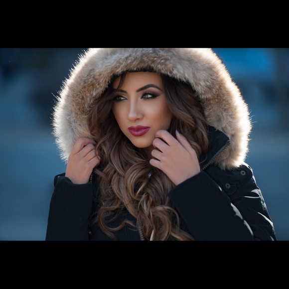 Andrew Marc Jackets & Blazers - Andrew Marc black hooded puffer jacket😍